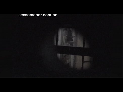 ❤️ Блонди е тајно снимена од воајер од соседството скриен зад шупливи тули ❤❌ Ебате видео кај нас ❌❤